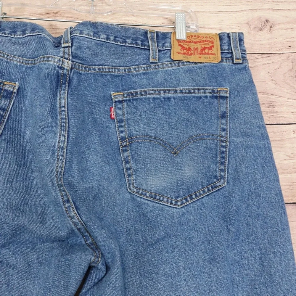 Levis 505 Jeans Mens 44x30 Blue Medium Wash Straight Zip Fly Regular Fit Denim